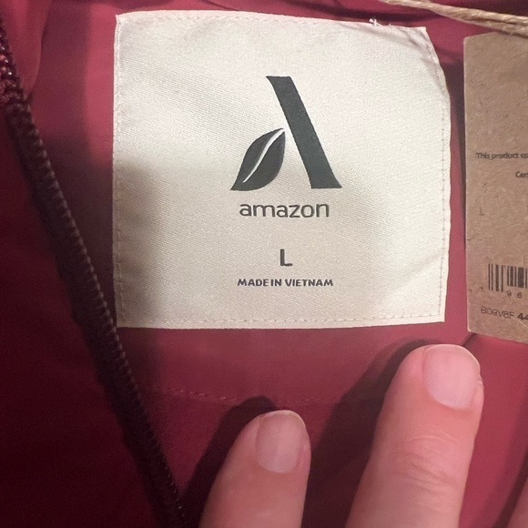 NWT Amazon Essentials Men's Red Thick Puffer‎ Vest Size L🔥🔥 MSRP $50 (B3) - Picture 5 of 8